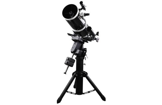 Side view of Sky-Watcher EQ8-R Pro Synscan mount with tripod